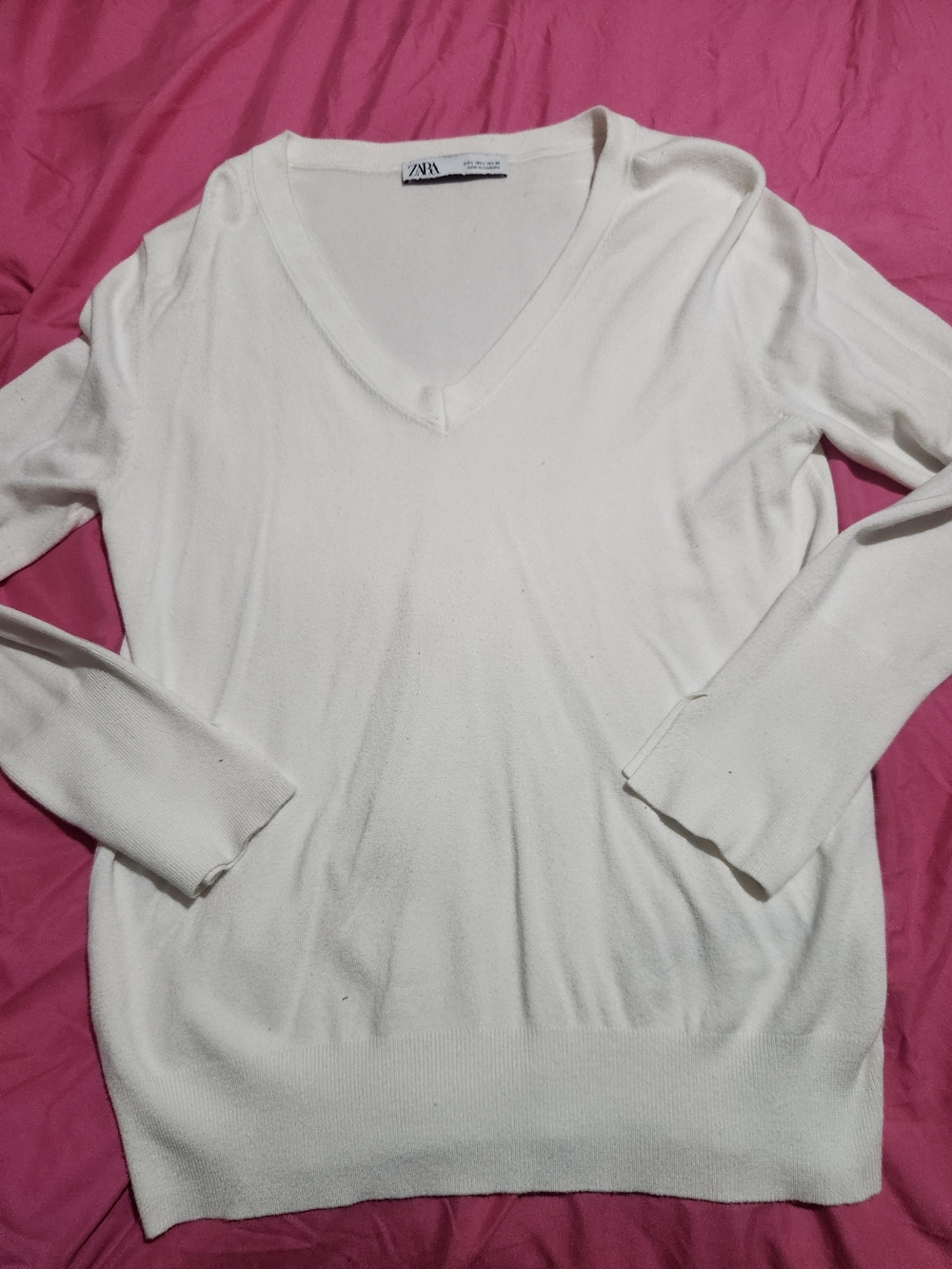 Zara Women's Cream V-Neck Sweater
